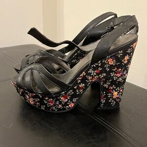 R2 Black Floral Platform Heels